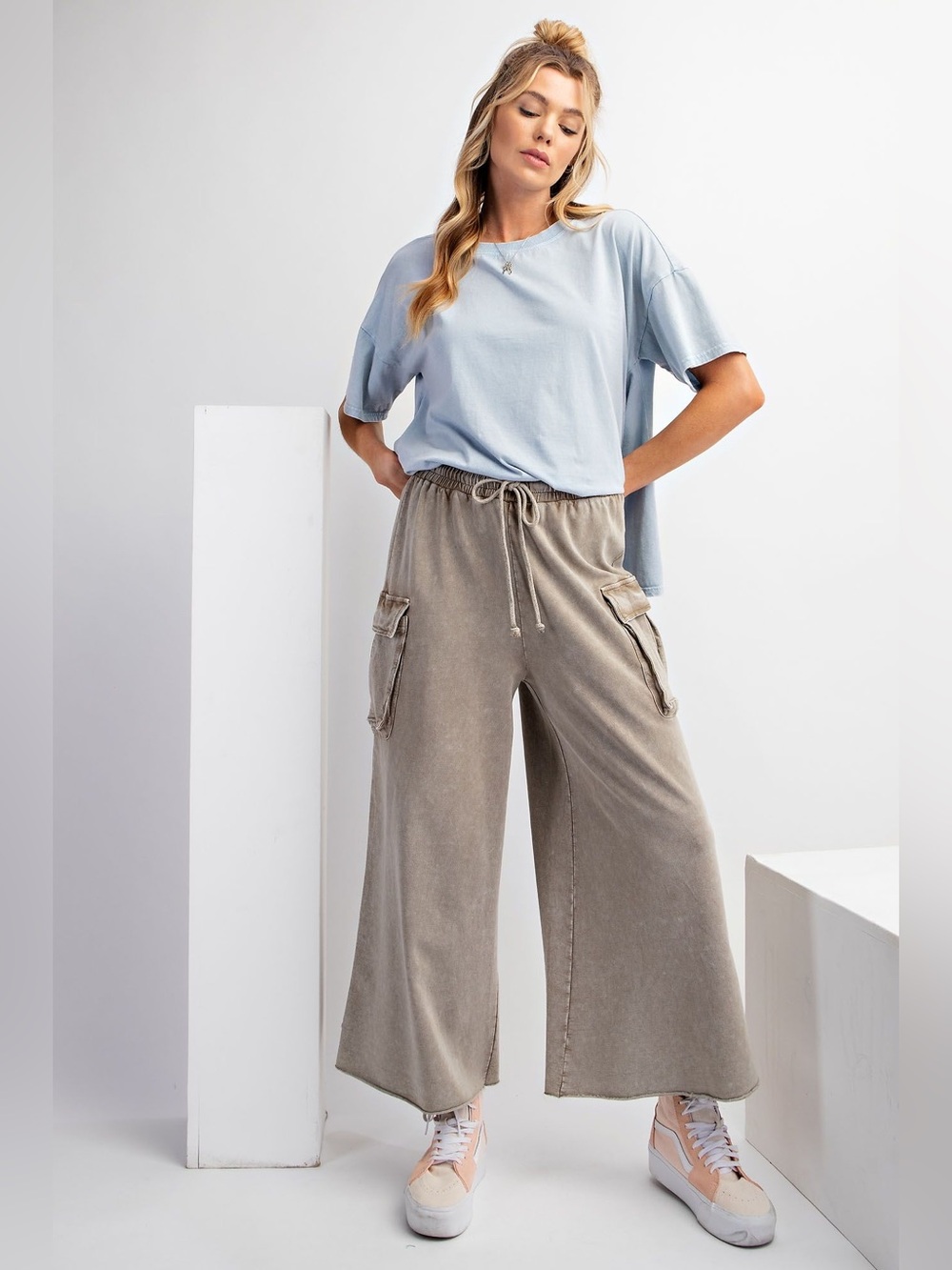 Easel Cropped Cargo Wide Leg Pant in Olive Grey large